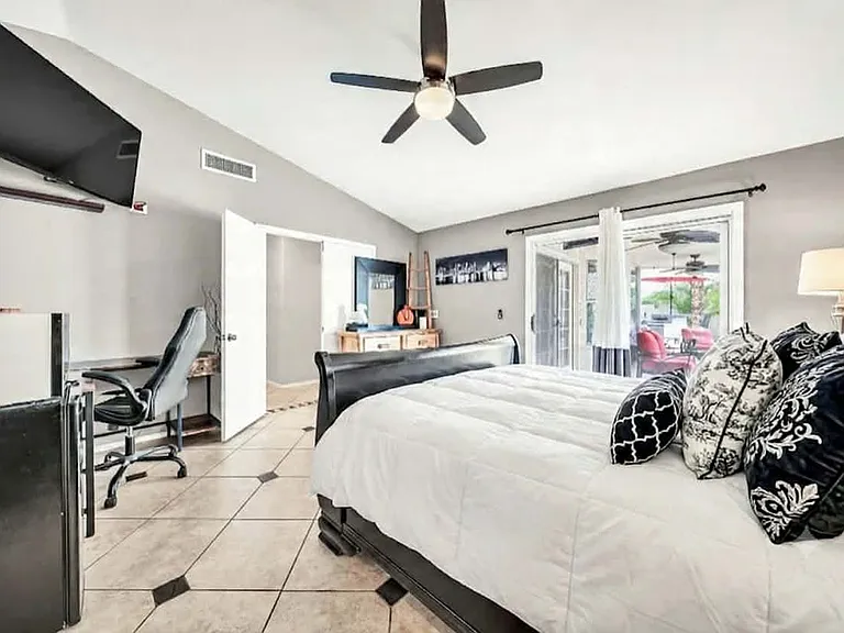 8741 W Acapulco Ln — Photo 14
