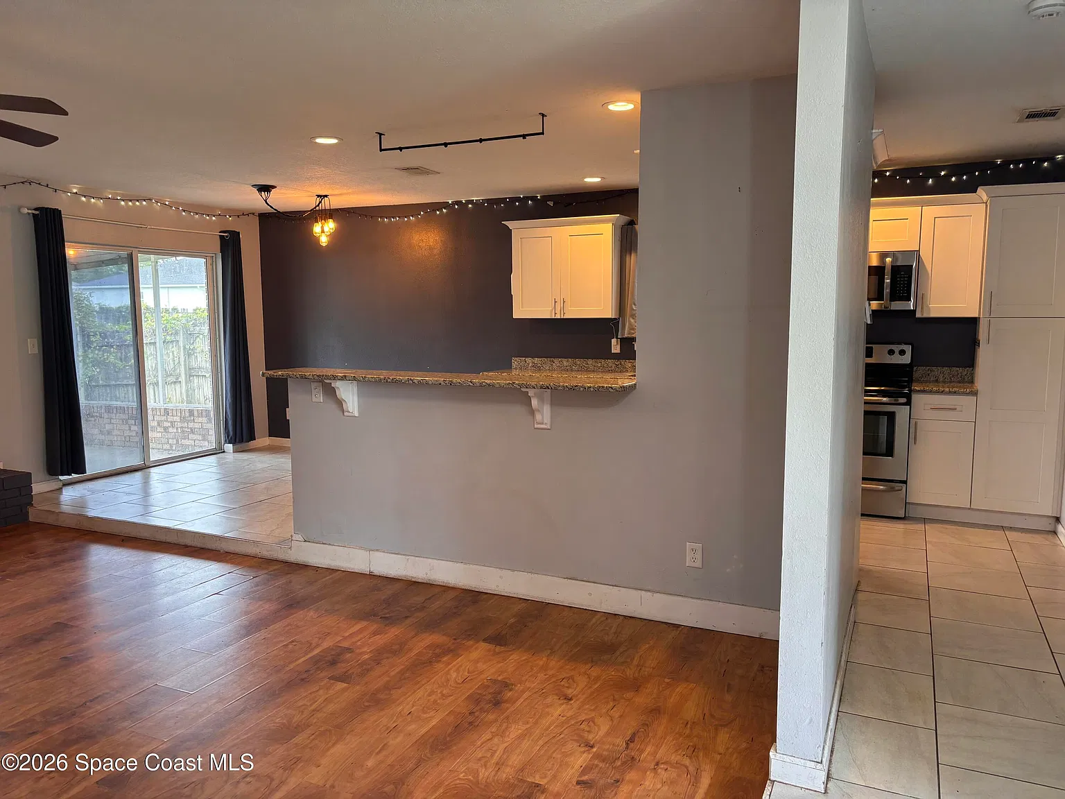 3 bed, 2.0 bath, 1391 sqft, $2,000 — Photo 3
