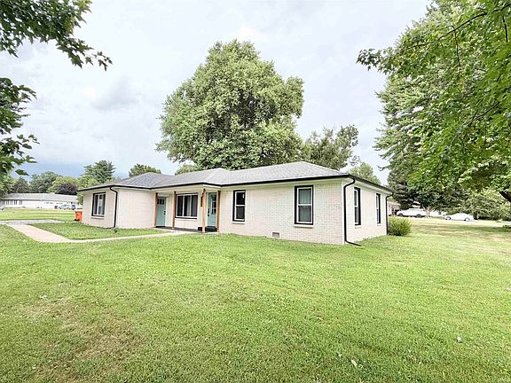 3rd image of 800 Upland Dr