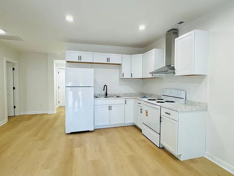 525 Smith St #Z4 — Photo 4