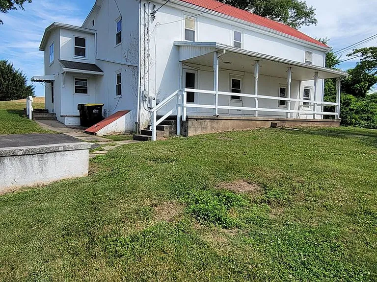9 School House Rd — Photo 1
