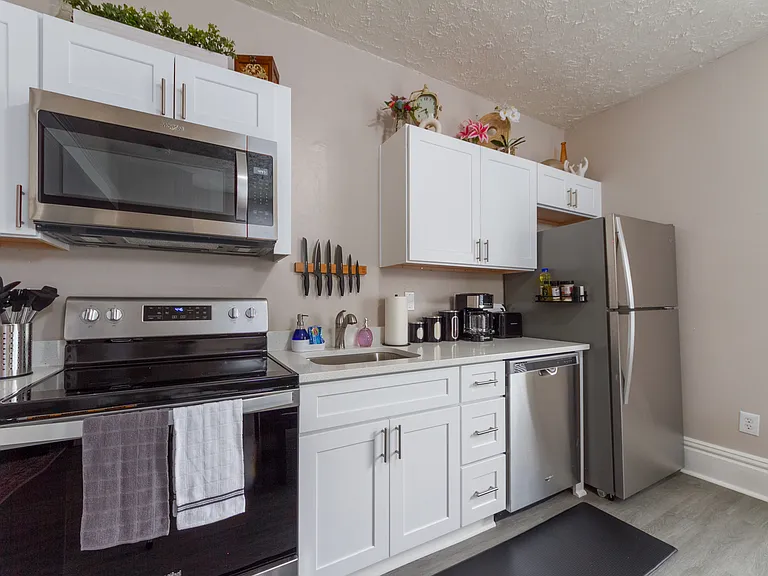 2219 W Broadway Ave #4 — Photo 9
