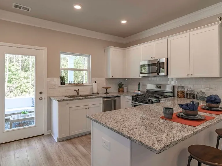 825 Lottie St — Photo 12