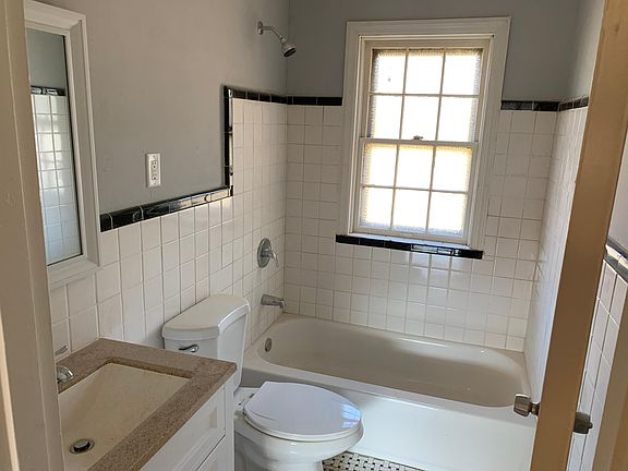 5th image of 11 Constance Ct