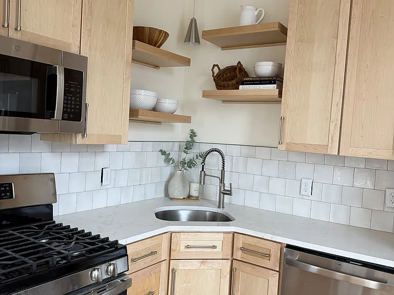107 S Orange St #2W — Photo 4