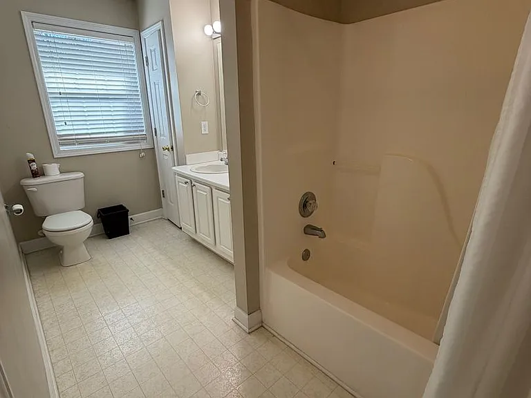 694 Huntingdon St — Photo 18