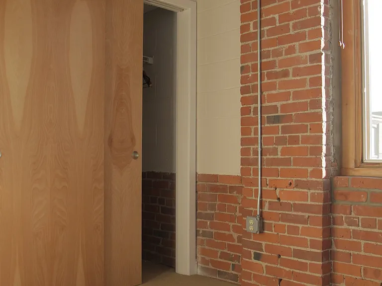 147 Centre St — Photo 9