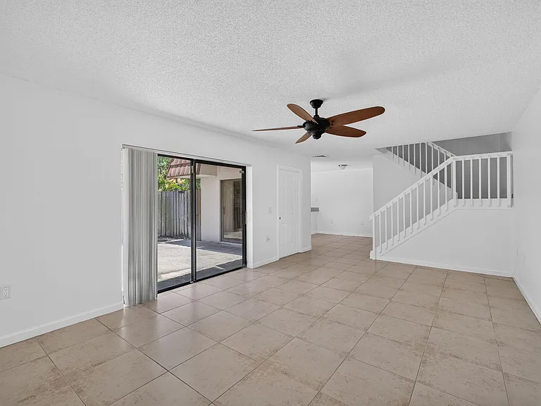 851 Blue Ridge Cir — Photo 6