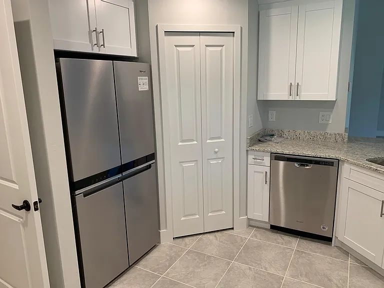 871 Garland St E — Photo 8