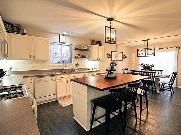 3rd image of 25378 Shannon Dr