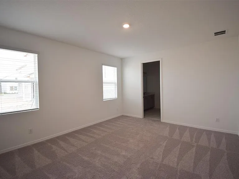 2370 Lancashire St — Photo 18