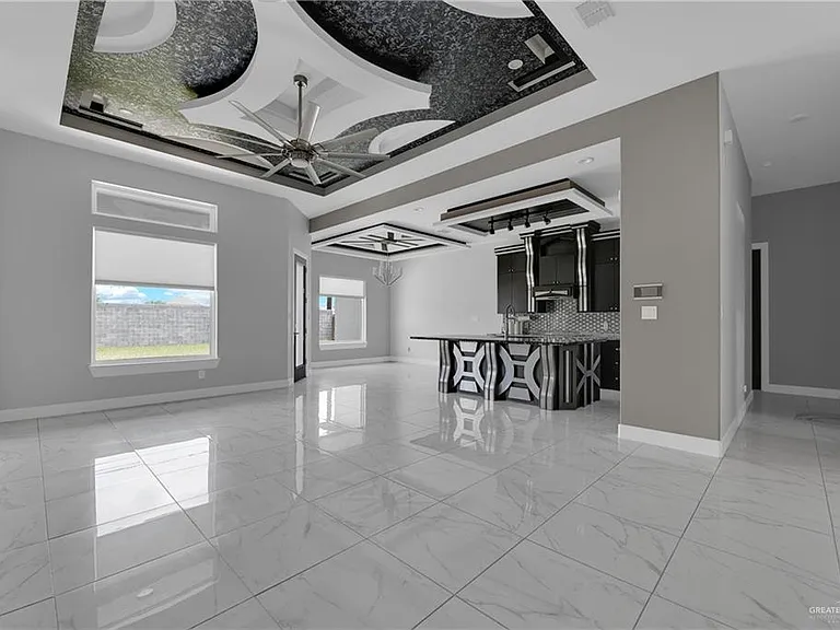 1102 W Pear Ave — Photo 3