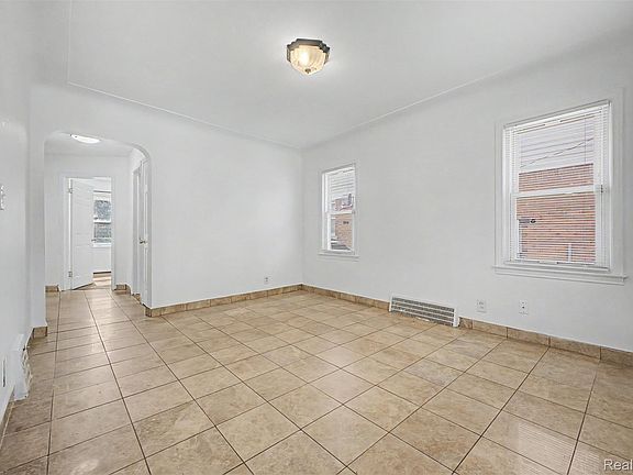 4th image of 4645 Rosalie St