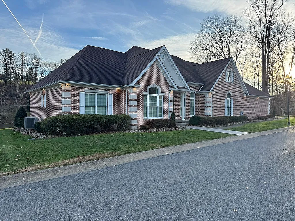 120 River Crest Dr photo 1