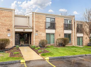 17953 University Park Dr, Livonia, MI 48152