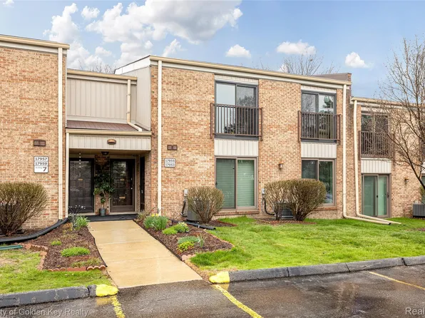 17953 University Park Dr, Livonia, MI 48152