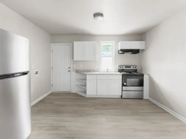 1217 Pineview St APT 4, Fayetteville, NC 28311