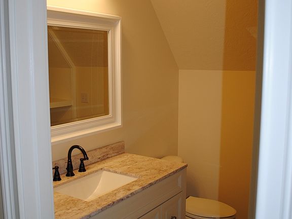 4th image of 411 Cardinal Dr