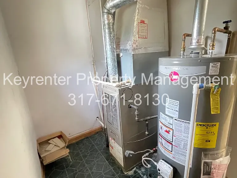 1027 E 4th St — Photo 19