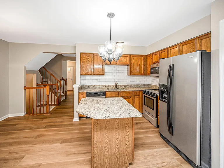 9705 Becker Ct — Photo 5