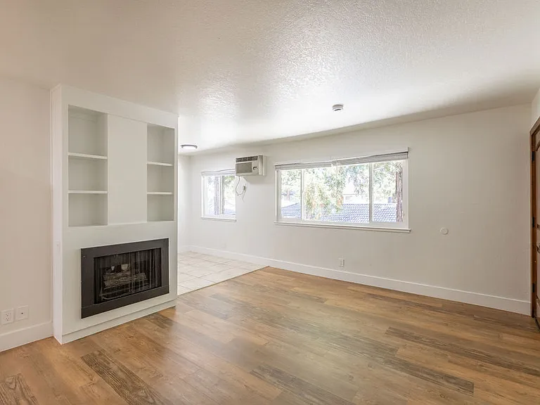 Terrazo Apartments — Photo 15