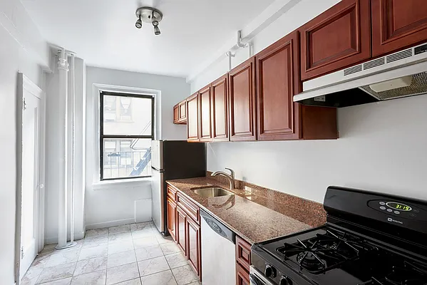 Sold by Warburg | media 3