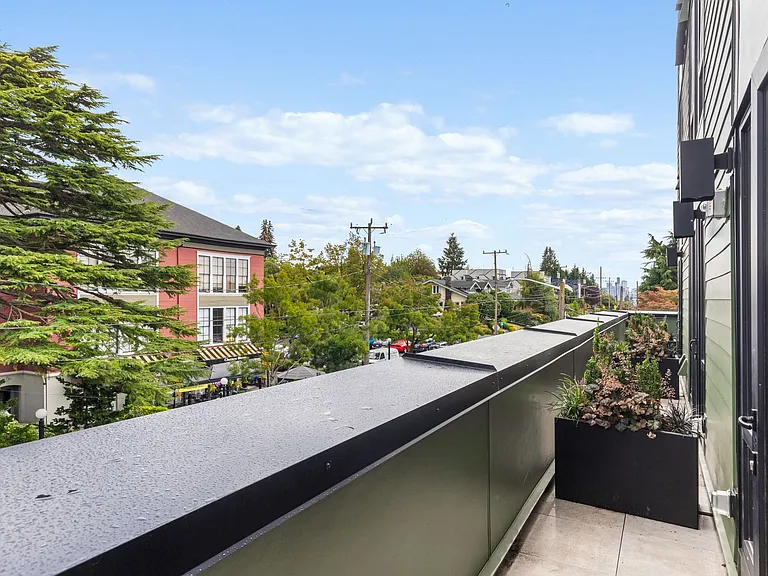 CHRONICLE: Stylish Wallingford Studios with Full Appliance Package & Premium Amenities — Photo 54