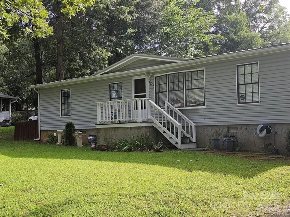 403 27th Street Pl SW, Hickory, NC 28602