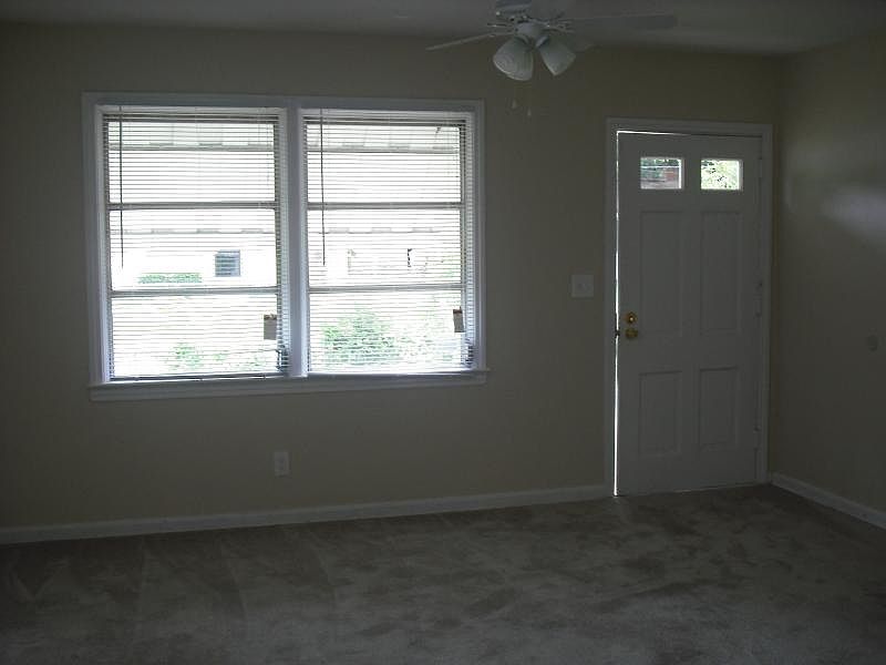 2nd image of 3505 Acacia St