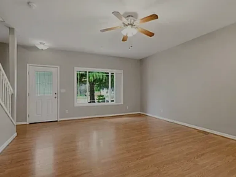 620 SW Trout Ct — Photo 5
