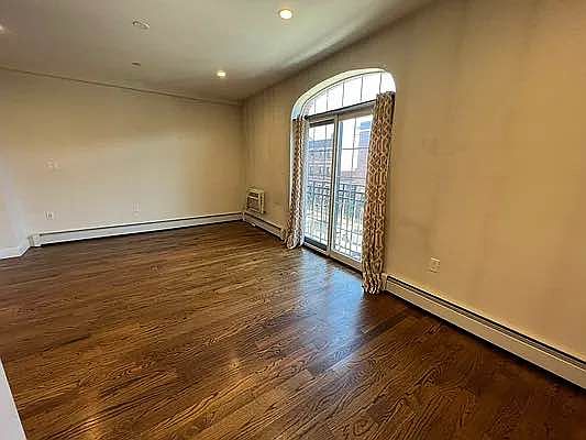 4th image of 454 E 29th St #3