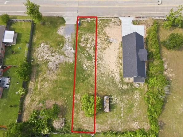 913 W Sale Rd, Lake Charles, LA 70605