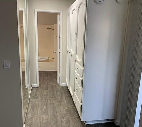 4th image of 427 W 4th Ave Unit I