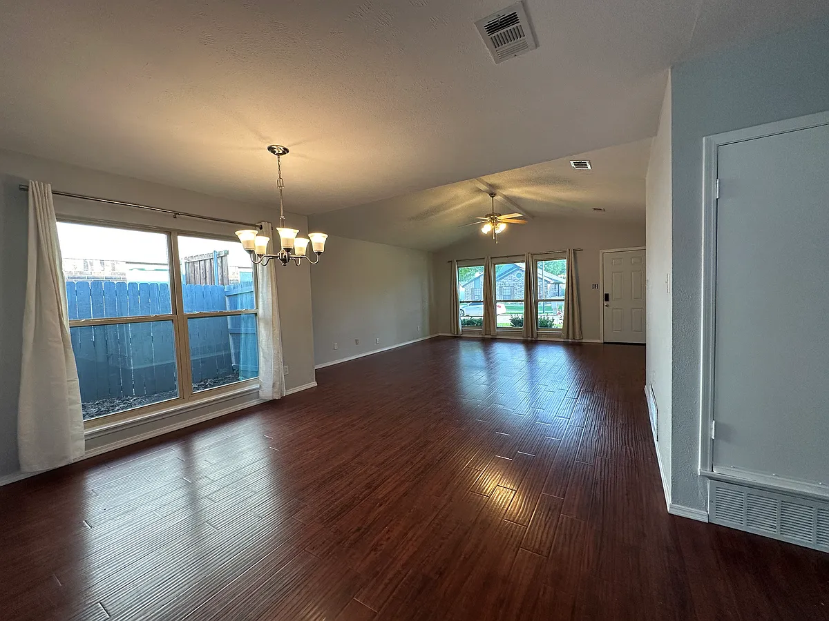 Building Photo - 4140 Driscoll Dr