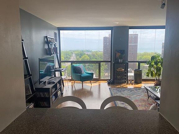3rd image of 4343 N Clarendon Ave APT 1412