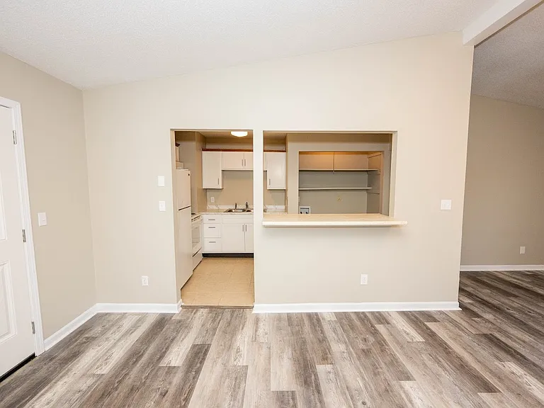 101 E Airview Dr — Photo 5