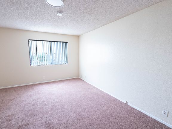 5th image of 14110 Kornblum Ave APT 9