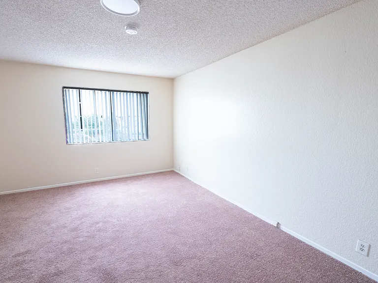 14110 Kornblum Ave #9 — Photo 5