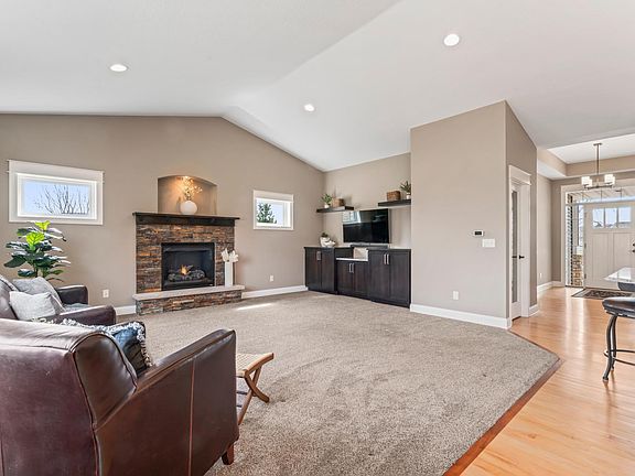 4th image of 2365 Jasper Pl NE