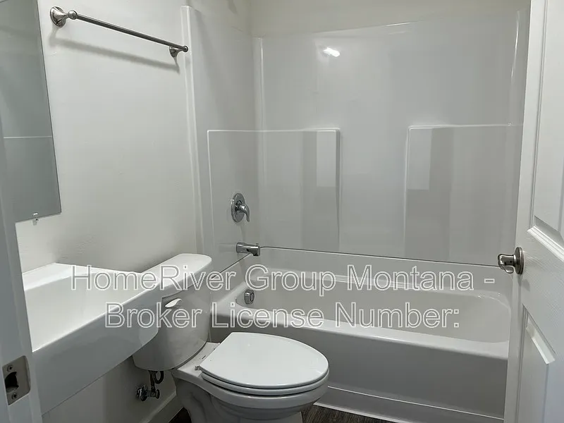Studio, 1.0 bath, 321 sqft, $975 — Photo 2