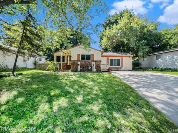 426 Hastings St, Holly, MI 48442