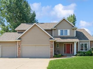 7322 Oakwood Dr, Urbandale, IA 50322