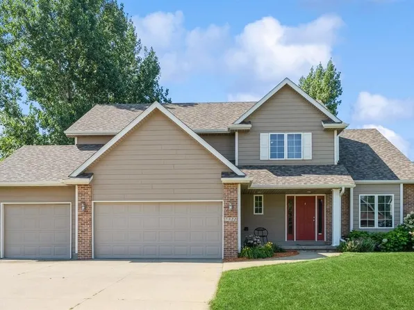 7322 Oakwood Dr, Urbandale, IA 50322