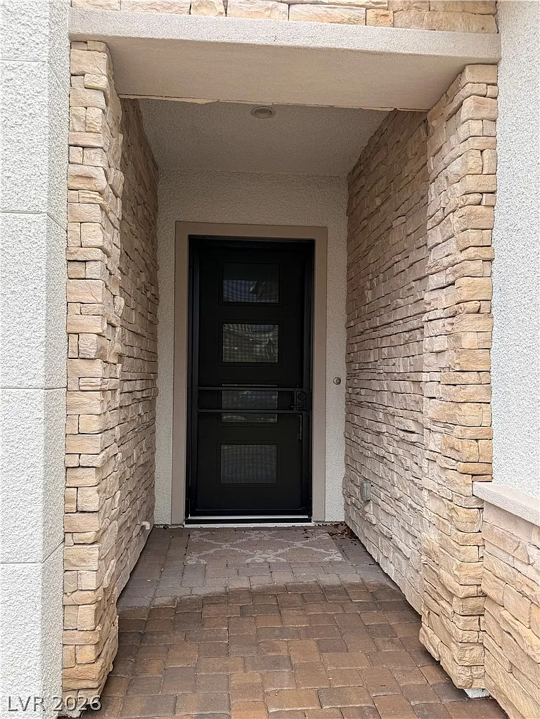 3 bed, 3.5 bath, 2294 sqft, $4,200 — Photo 4
