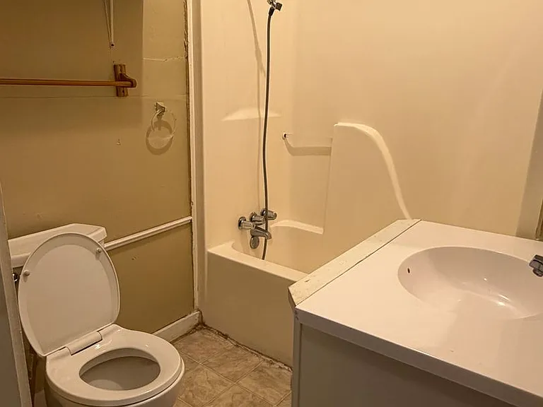 1348 W Kirby Pl — Photo 6