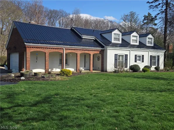 15 Wintergreen Hill Dr, Painesville, OH 44077