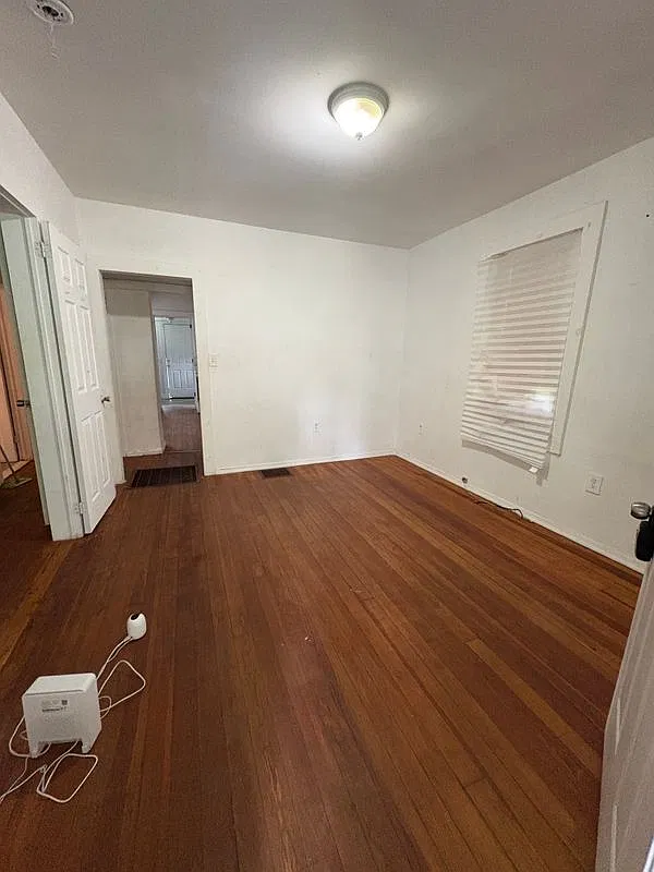3 bed, 2.0 bath, 1379 sqft, $1,900 — Photo 3