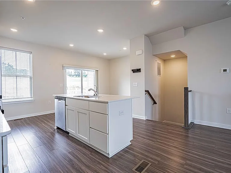7640 Clayton Ave — Photo 8