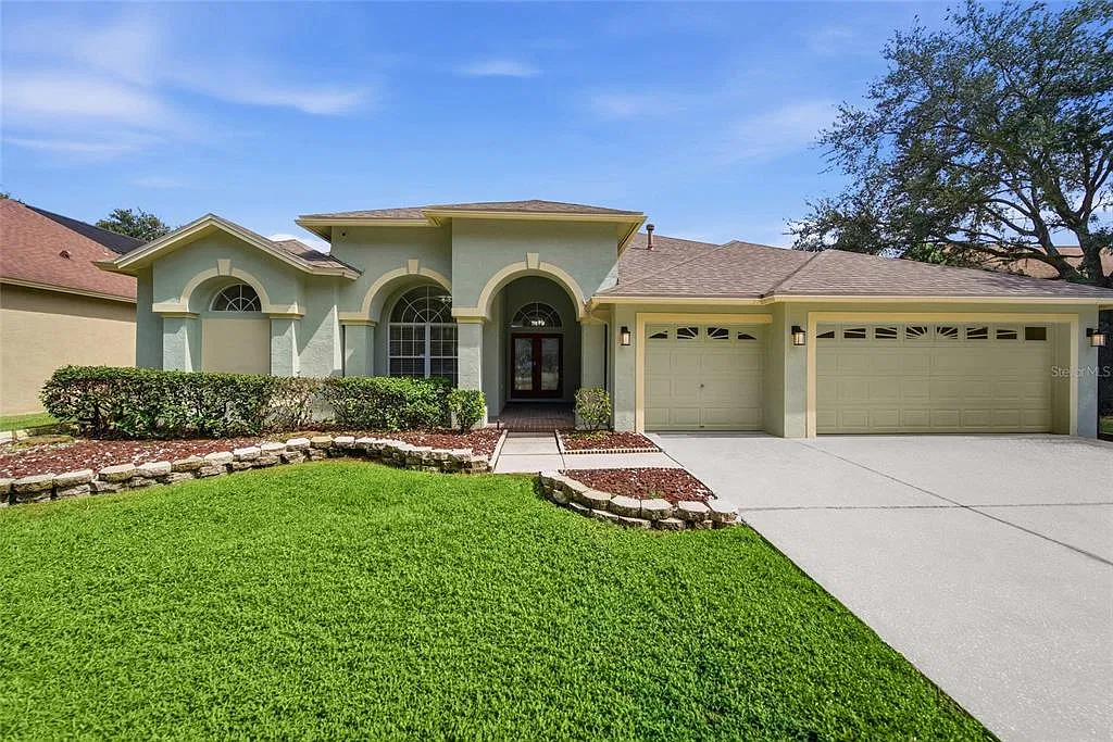 4 bed, 3.0 bath, 2843 sqft, $4,100 — Photo 1