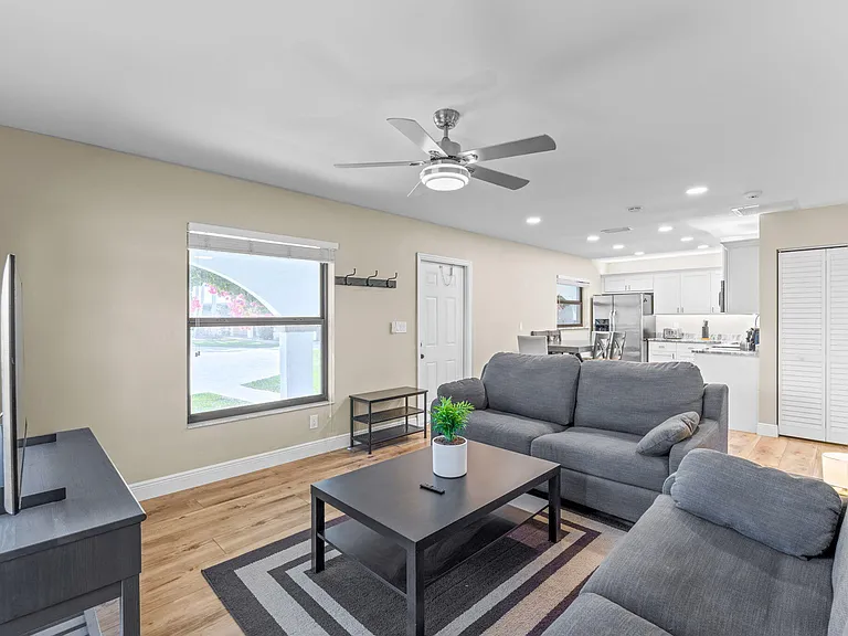 13155 Southfields Rd — Photo 55